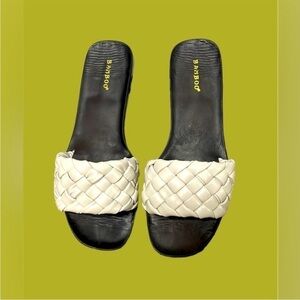 size 10 white Bamboo sandals